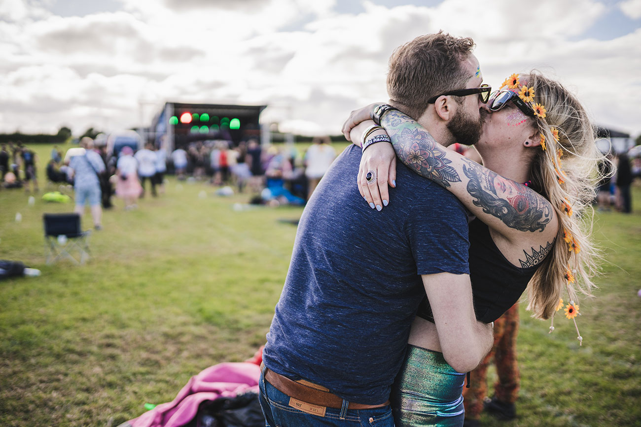 Paar hat Sex auf Festival